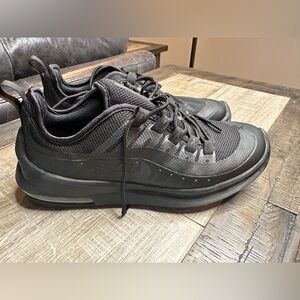 Nike Women’s Black Athletic Shoes 8.5